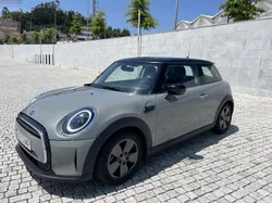 MINI Cooper Premium Essential Auto
