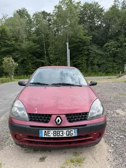 Renault Clio 1.2i Authentique DISTRIB + POMPE A EAU + JOINT CULASSE