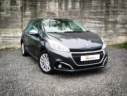 Peugeot 208 1.2 PureTech Signature