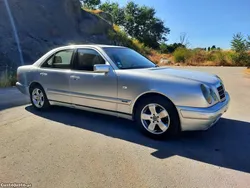 Mercedes-Benz E 220 E 220