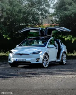 Tesla Model X 90D