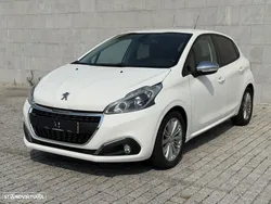 Peugeot 208 1.2 PureTech Signature