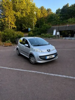 Peugeot 107 1.0 68 ch – boîte automatique – clim – 137 560 km
