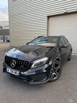 MERCEDES BENZ GLA 220d 4 Matic