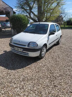 Clio phase 2 essence bon état