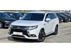 MITSUBISHI Outlander PHEV Kaiteki 4WD