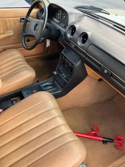 Mercedes-Benz 300 W123