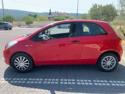 Très jolie Toyota Yaris embrayage et Catalyseur neuf