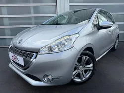 PEUGEOT 208 1.4 HDI 70Ch ALLURE 1ERE MAIN / CLIM AUTO / RÉGULATEUR / RADAR DE RECUL