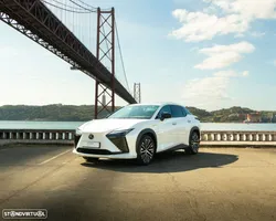 Lexus RZ 450e Premium Monotone c/ mala elétrica