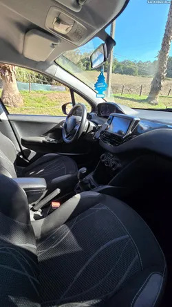 Peugeot 208 208