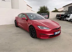 Tesla modèle s plaid volant yoke
