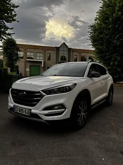 HYUNDAI TUCSON 1.7 CRDi 141 BVA7 | TOIT PANO | SEMI-AUTONOME | TRÈS BIEN ÉQUIPÉ