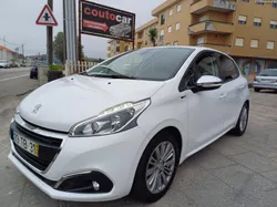 Peugeot 208 1.2 i   Com Ac   ( Viatura Nacional  )