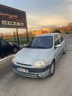 🚗 Renault Clio II 1.6 Essence BVA – 5 portes – 140 000 km – bon état