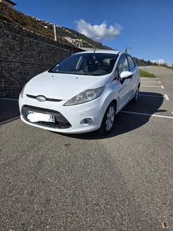 Ford Fiesta Ghia / 1.4 TDCI 68 cv
