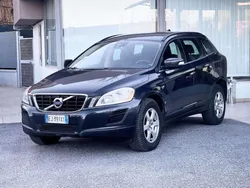 Volvo XC60 2.4 AWD 215CH - 1ère Main - Historique D'Entretien Complet - BVA - Semi Cuir - Régulateur - 130000KM