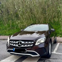 Mercedes-Benz GLA 220 4Matic 7G-DCT