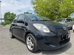 Toyota Yaris climatisé 1.3 très belles voitures bien entretenu verrouillage centralisé