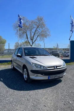 PEUGEOT 206 1.6i 90CH 5P ENTRETIENS COMPLETS À JOUR