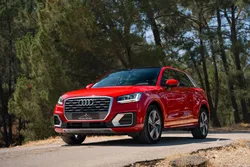 AUDI Q2 1.4 TFSI 150 S-line / bang / pano / carplay