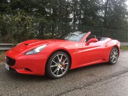 FERRARI CALIFORNIA V8 4.3L 460cv Coupe Cabriolet 4 places ROSSO CORSA Suivi Ferrari France Garantie 12 mois