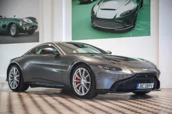 Aston Martin Vantage V8