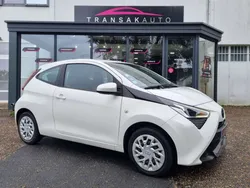 TOYOTA AYGO 1.0 VVT-i x-play / ENTRETIEN COMPLET / CARPLAY / CAMERA DE RECUL