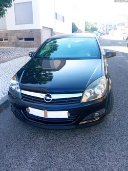 Opel Astra H GTC diesel Coupé 5 lugares