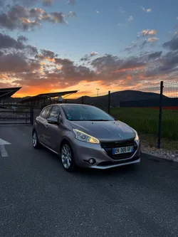 Peugeot 208 1.6 VTI Allure - 125 000 km - Clim - Sièges chauffant - Régulateur - Garantie 6 mois