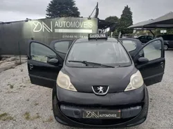 Peugeot 107 1.0 Motor Toyota