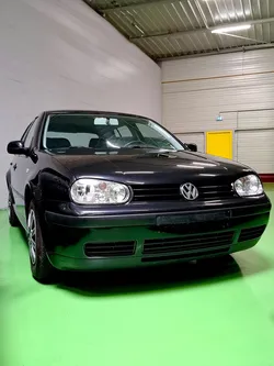 VOLKSWAGEN Golf 2000