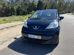 Peugeot 107 .