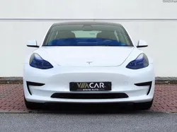 Tesla Model 3 SR+