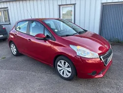 Peugeot 208 1.4 hdi 68 ( kit Distri+embrayage neuf) 3900 euro