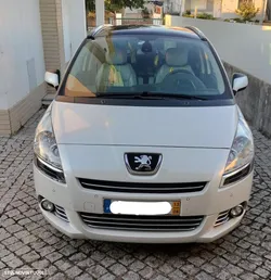Peugeot 5008 1.6 E-HDi 7L Allure 2-Tronic J17
