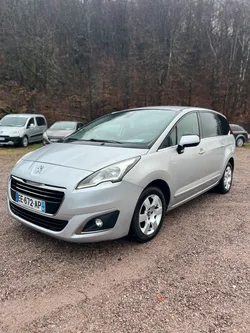 Peugeot 5008 1.6l HDI 120cv ALLURE 7 PLACES