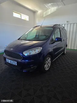 Ford Tourneo Courier 1.0 EcoBoost Titanium