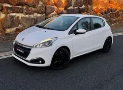 Peugeot 208 II 1.5 bluehdi 100 ch GPS PHARE FULL LED CARPLAY DISTRIBUTION NEUVE OFFERTE