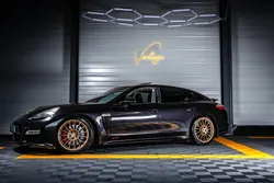 Porsche Panamera GTS - 970 4.8 V8 430 PDK Toit ouvrant PASM Pack Chrono Cuir etendu Carbone