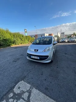 Peugeot 107 5portes essence 1l