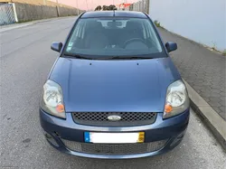 Ford Fiesta 1.4 TDCI 5 lugares - apenas 261000km
