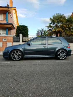 Volkswagen Golf R32