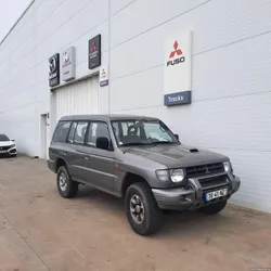 Mitsubishi Pajero (V20)