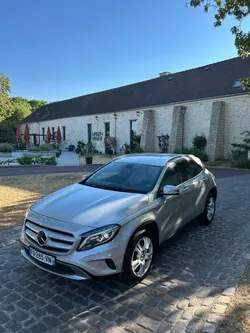 Mercedes benz gla 220 cdi 170 CV 4 matic moteur a chaîne feux xénon /led/cuir/radar avant et arrière /camera/siege electrique /detection d’obstacles/jante aluminium /