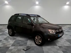 Dacia Duster lauréate plus. Faible kilométrage .entièrement réviser et garantie 12 mois