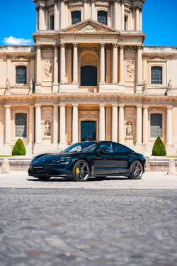 Porsche Taycan Turbo S 761 ch – Pack SportDesign Carbone – Burmester – Toit pano – TVA récup