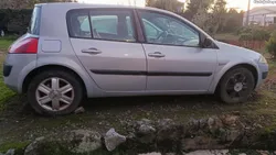 Renault Mégane 1.5dci 5-lugares com pequenos reparos ler