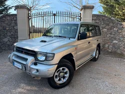 Mitsubishi Pajero 2.8 TD / Long / 1ère Main / Origine France / 125 cv / Pack gls + / Boite Super Select / Clim / Phase 2 / Suspension pilotée d’origine / 7 places / Sièges sur vérin / Aucune Rouille