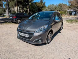 Peugeot 208 1.2 VTI 82 chevaux finition Allure distribution remplacée